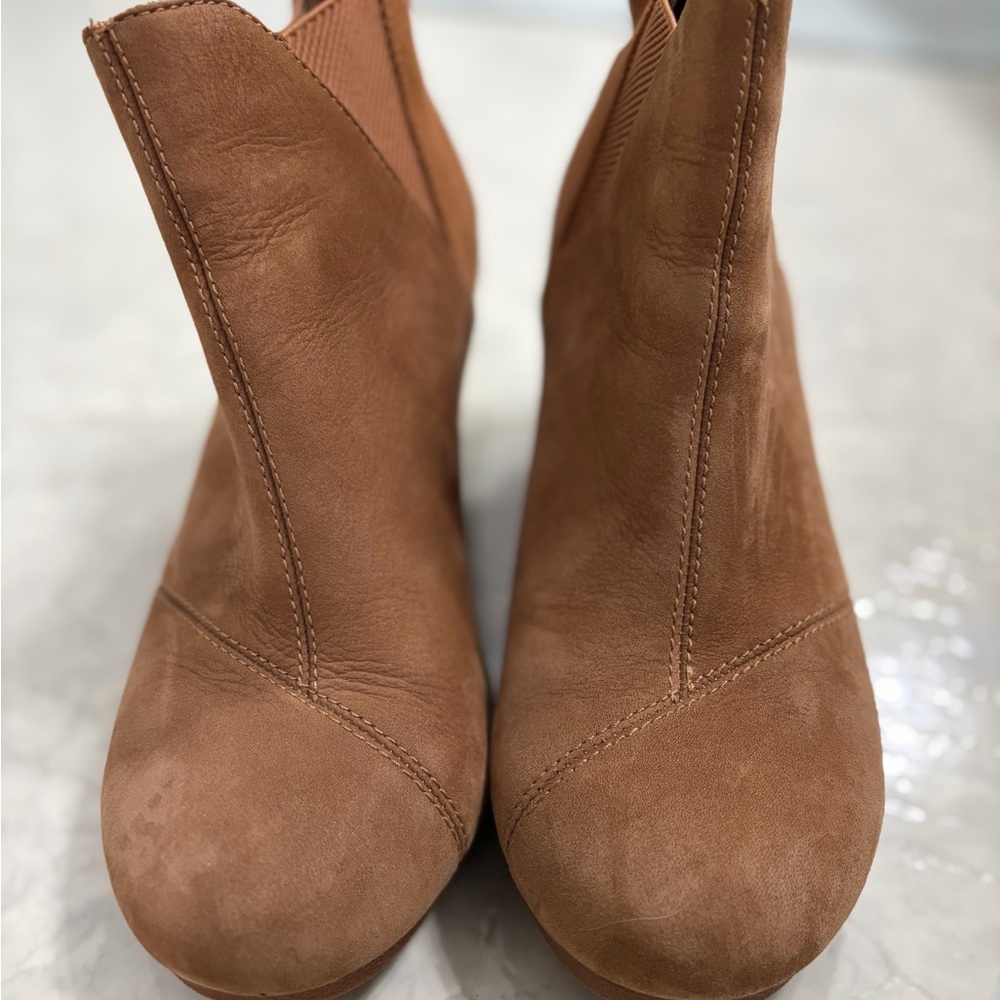 Toms Women's Tan Ankle Booties
